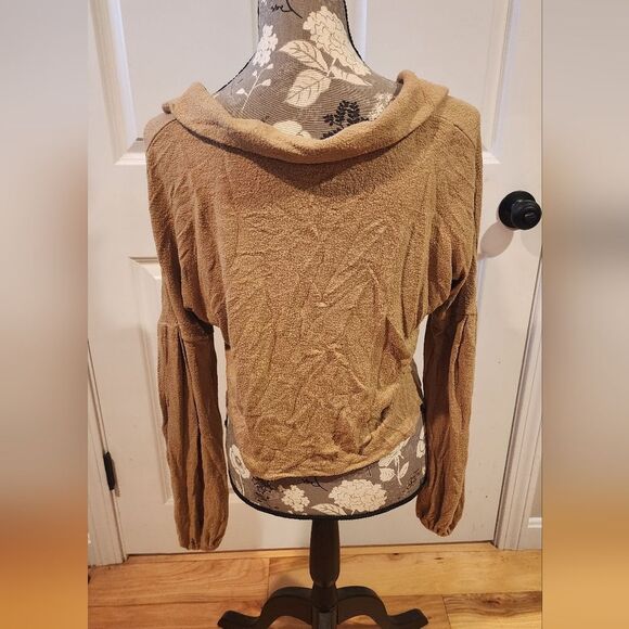 Sadie & Sage stretchy tan long sleeve cropped top - Picture 4 of 4